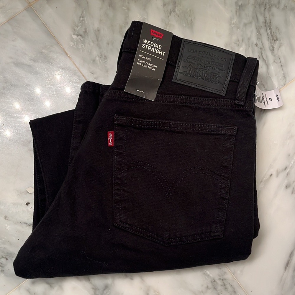 Women’s Levi straight leg jeans
